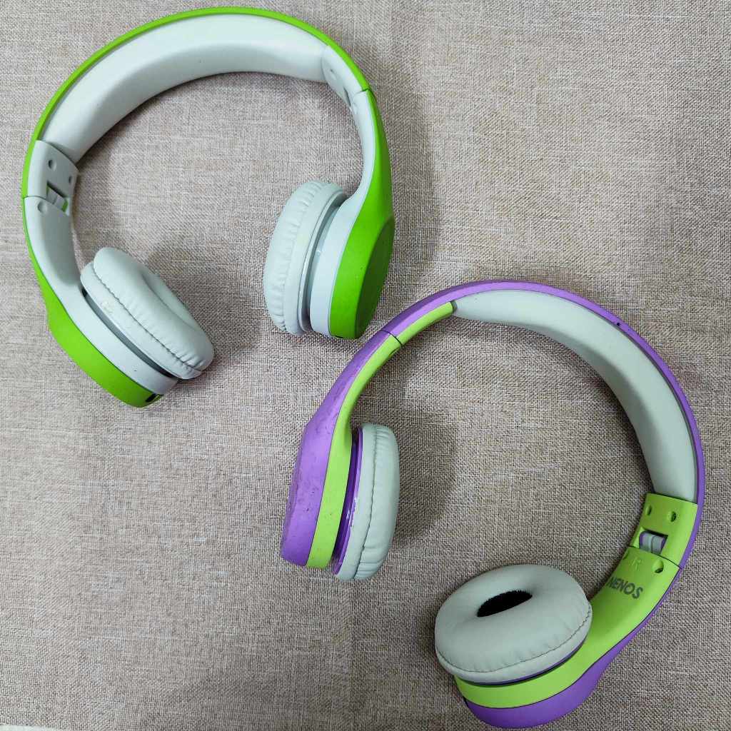 Tai nghe size nhỏ nhiều màu không rõ tình trạng