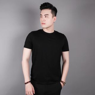 Áo phông nam đen trơn cổ tròn