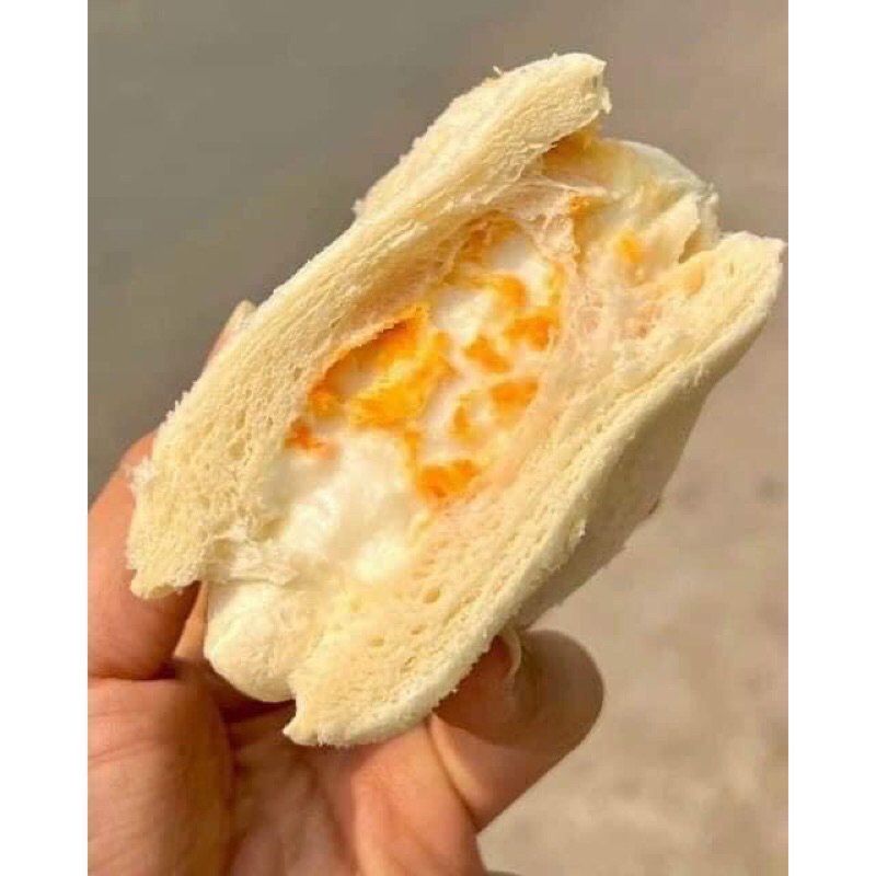 Bánh Mì Hamberger kẹp chà bông sốt SALAD