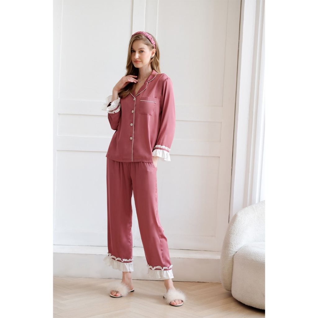 Bộ Pyjamas Nữ Mặc Nhà Áo Dài Quần Dài Chất Liệu Lụa Màu Xanh Dương Thiết Kế Phối Viền Bèo Trắng Bella LILAS BLANC