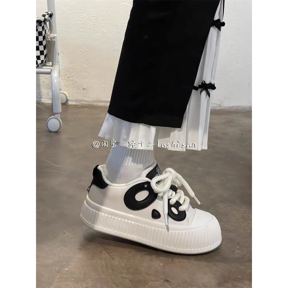 Giày thể thao nữ hình đôi mắt đế bằng 4 cm bánh mì đơn giản buộc dây màu đen trắng đẹp mới hot năng động