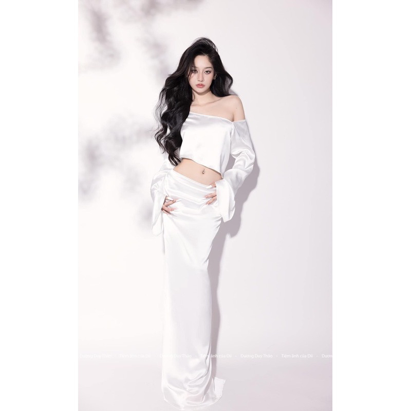 Váy đuôi cá chụp hình quyến rũ nghệ thuật tay loe trễ vai