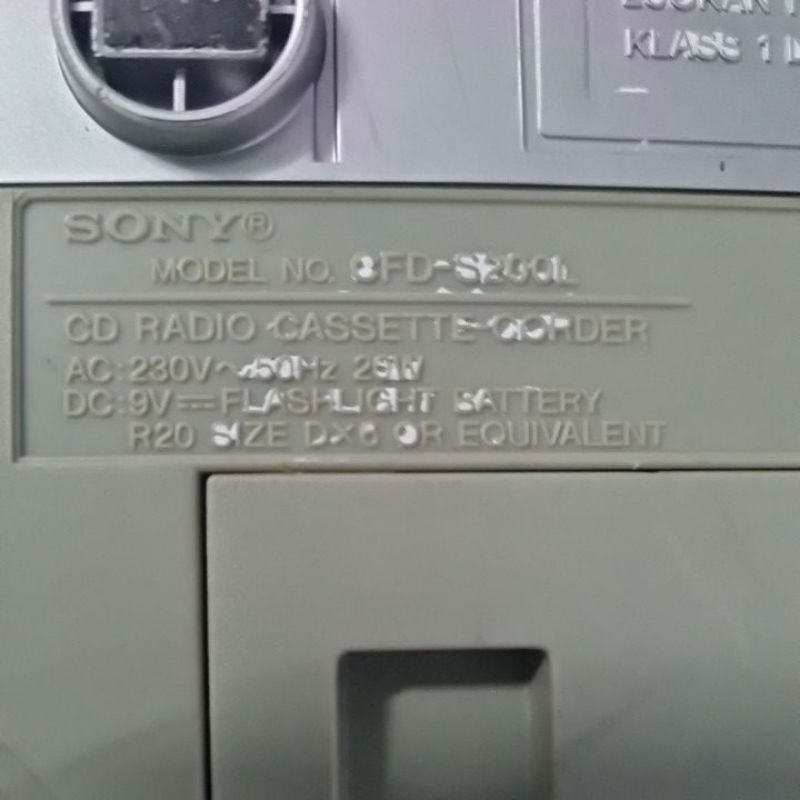 Cassette CD SONY Model CFD-S200L .