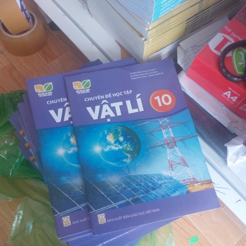 Combo chuyên đề vật lý 10 tặng kèm bao sách + nhãn dán