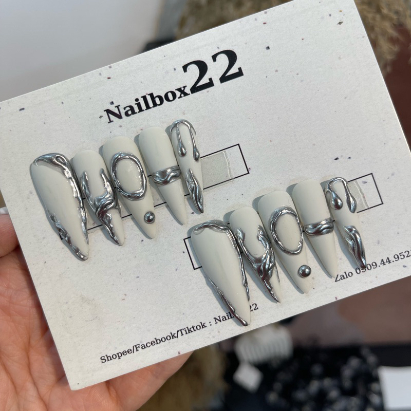 Nailbox  -Móng giả thiết kế thủ công Mẫu nude tráng gương bạc sang xịn mịn😎🖤 Fake nails