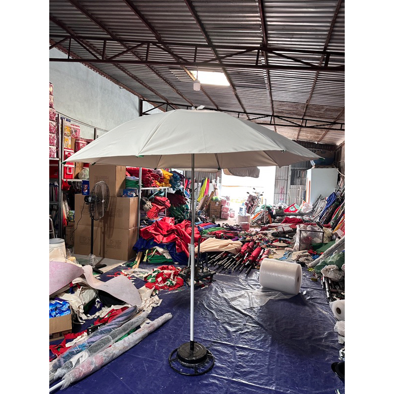 Dù trắng kem dù trang trí sân vườn chưa gồm chân đế