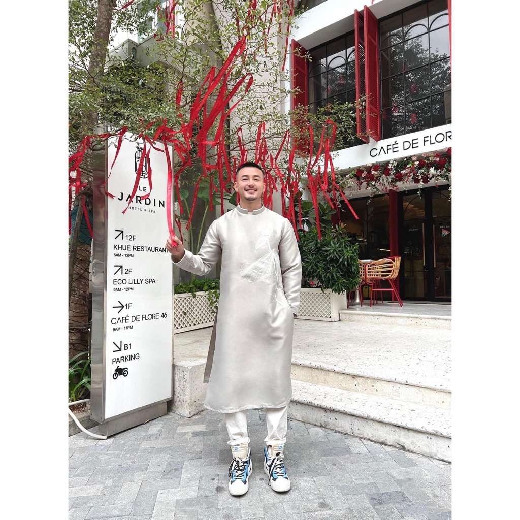 Áo dài nam cách tân thêu sen Tố Bạch Liên - Maison LONG