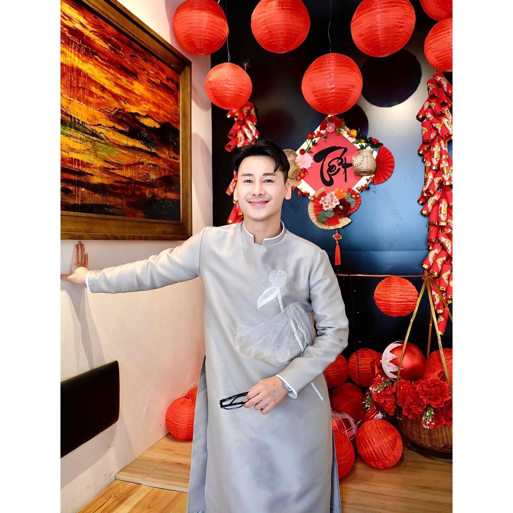 Áo dài nam cách tân thêu sen Tố Bạch Liên - Maison LONG