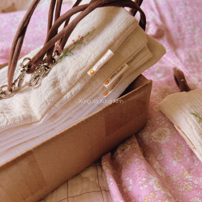 | 0303 studio | Túi đựng kính chần bông thêu hoa