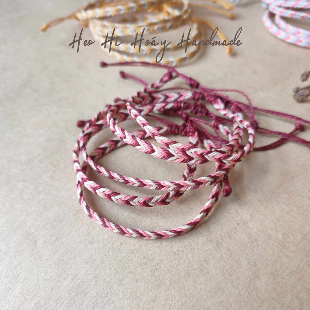Vòng tay handmade đan phối màu by Heo Hí Hoáy