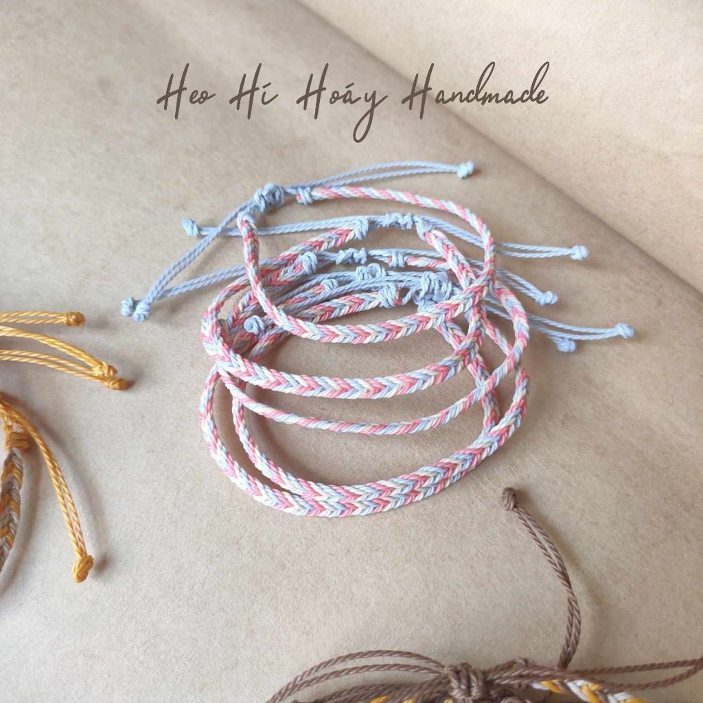Vòng tay handmade đan phối màu by Heo Hí Hoáy