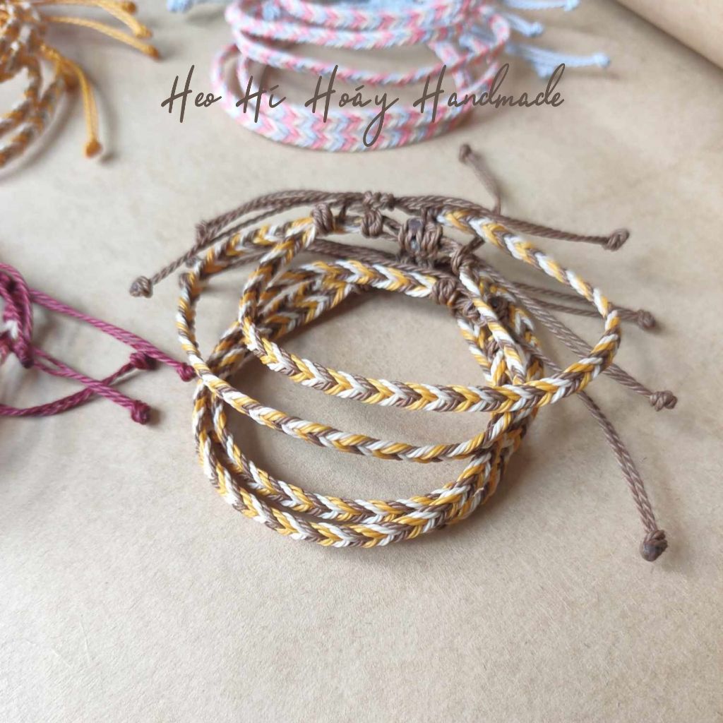 Vòng tay handmade đan phối màu by Heo Hí Hoáy