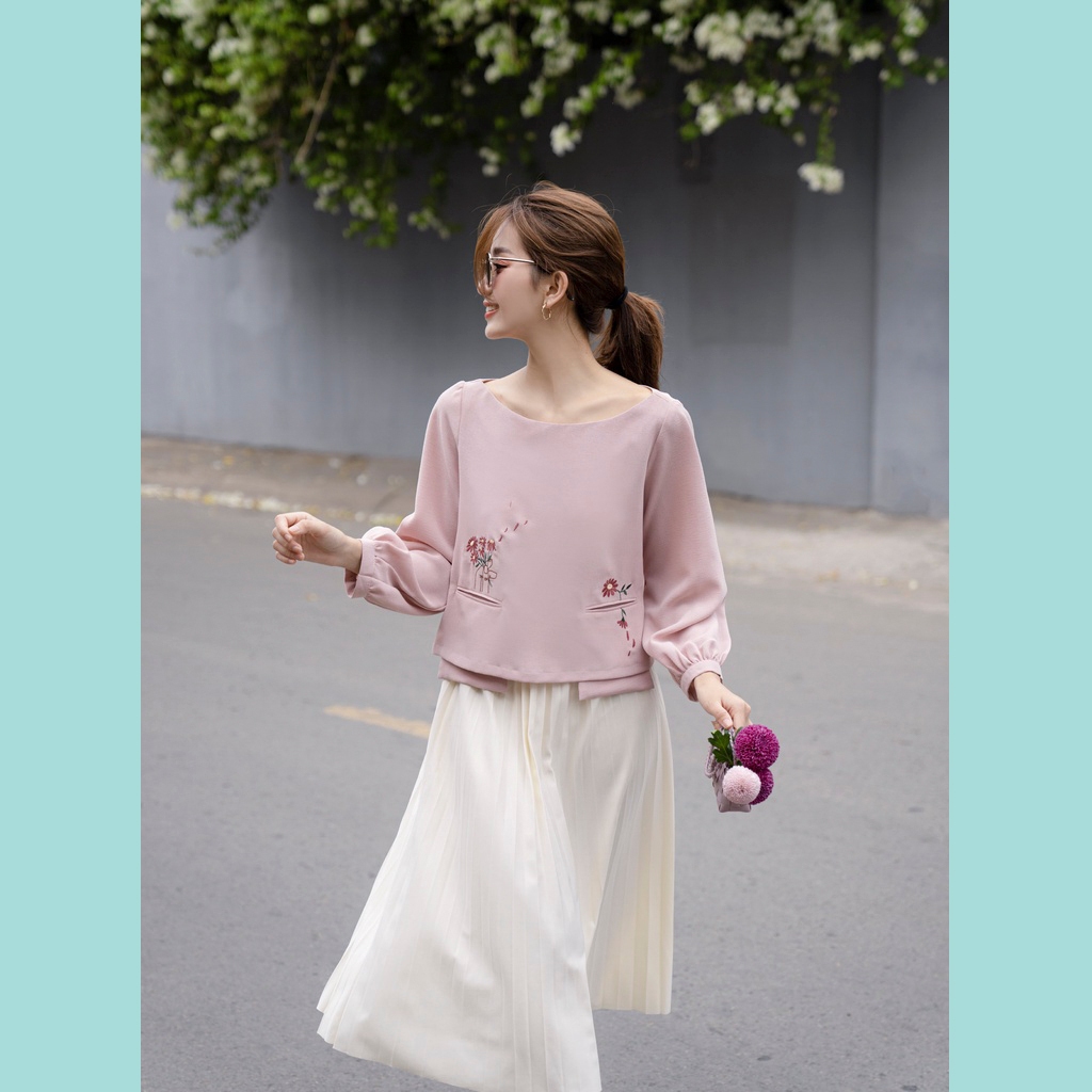 Áo cổ thuyền ODS thêu hoa, tay phồng dài xếp ly - BA7