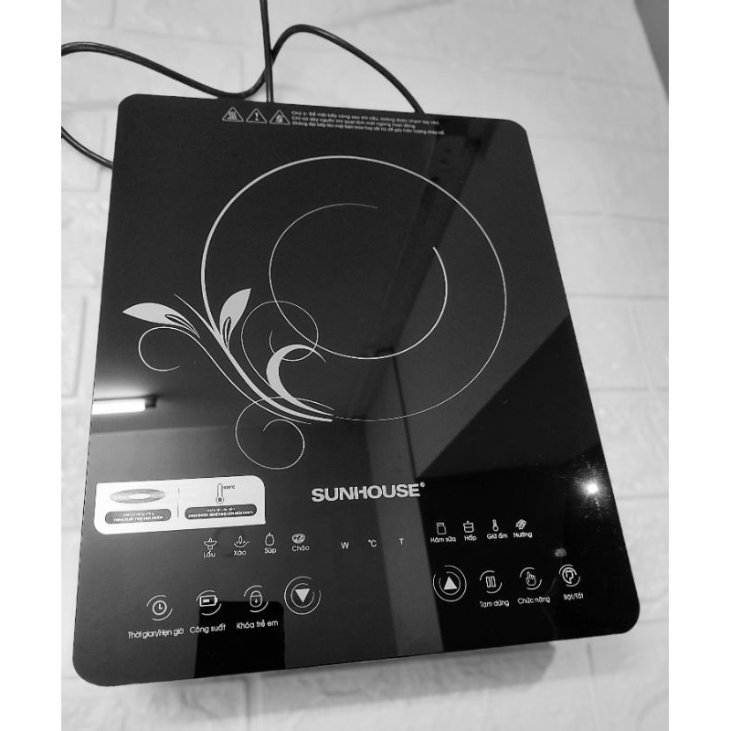 Bếp từ đơn Sunhouse shd8601- tặng nồi lẩu[ Hàng trưng bày mới đẹp chỉ vỏ hộp cũ