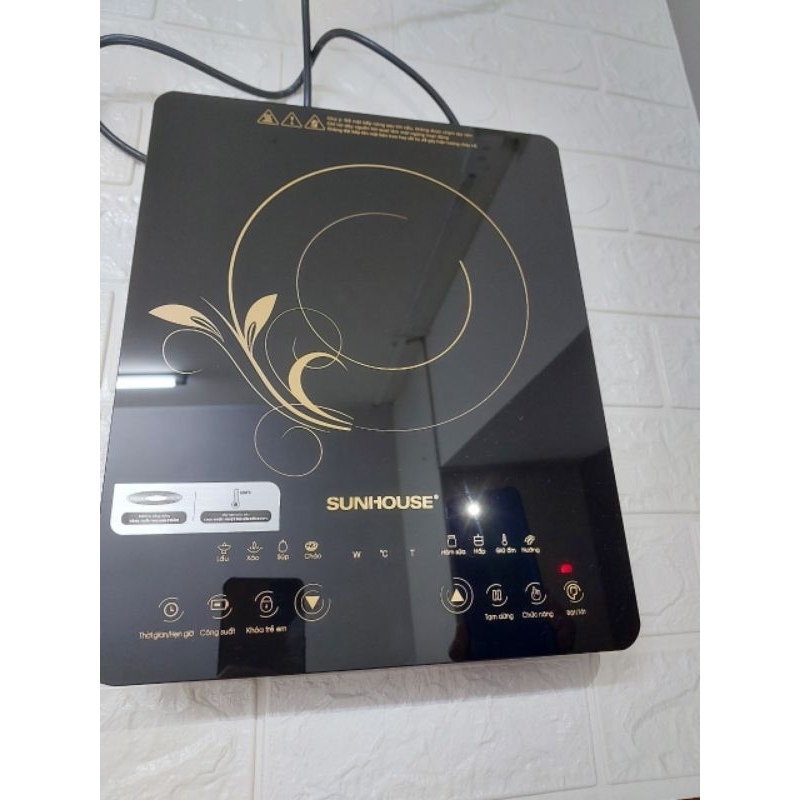 Bếp từ đơn Sunhouse shd8601- tặng nồi lẩu[ Hàng trưng bày mới đẹp chỉ vỏ hộp cũ