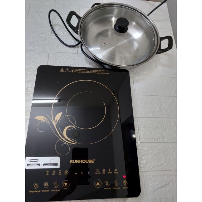 Bếp từ đơn Sunhouse shd8601- tặng nồi lẩu[ Hàng trưng bày mới đẹp chỉ vỏ hộp cũ