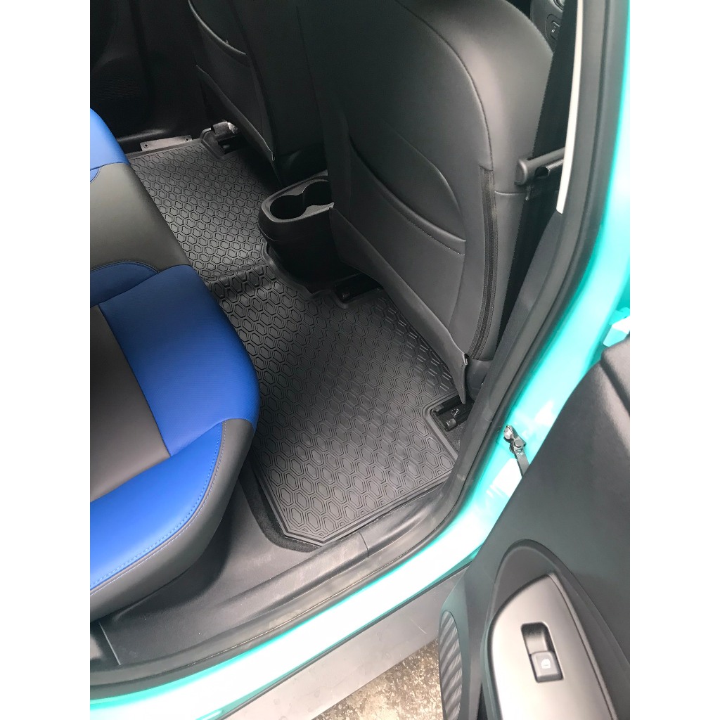 Thảm sàn cao su xe Vinfast VF5 2022 2023 2024 màu đen, cao su đúc ko mùi, giữ cho sàn xe luôn sạch sẽ