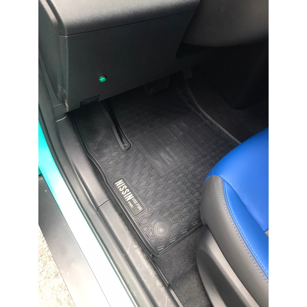 Thảm sàn cao su xe Vinfast VF5 2022 2023 2024 màu đen, cao su đúc ko mùi, giữ cho sàn xe luôn sạch sẽ