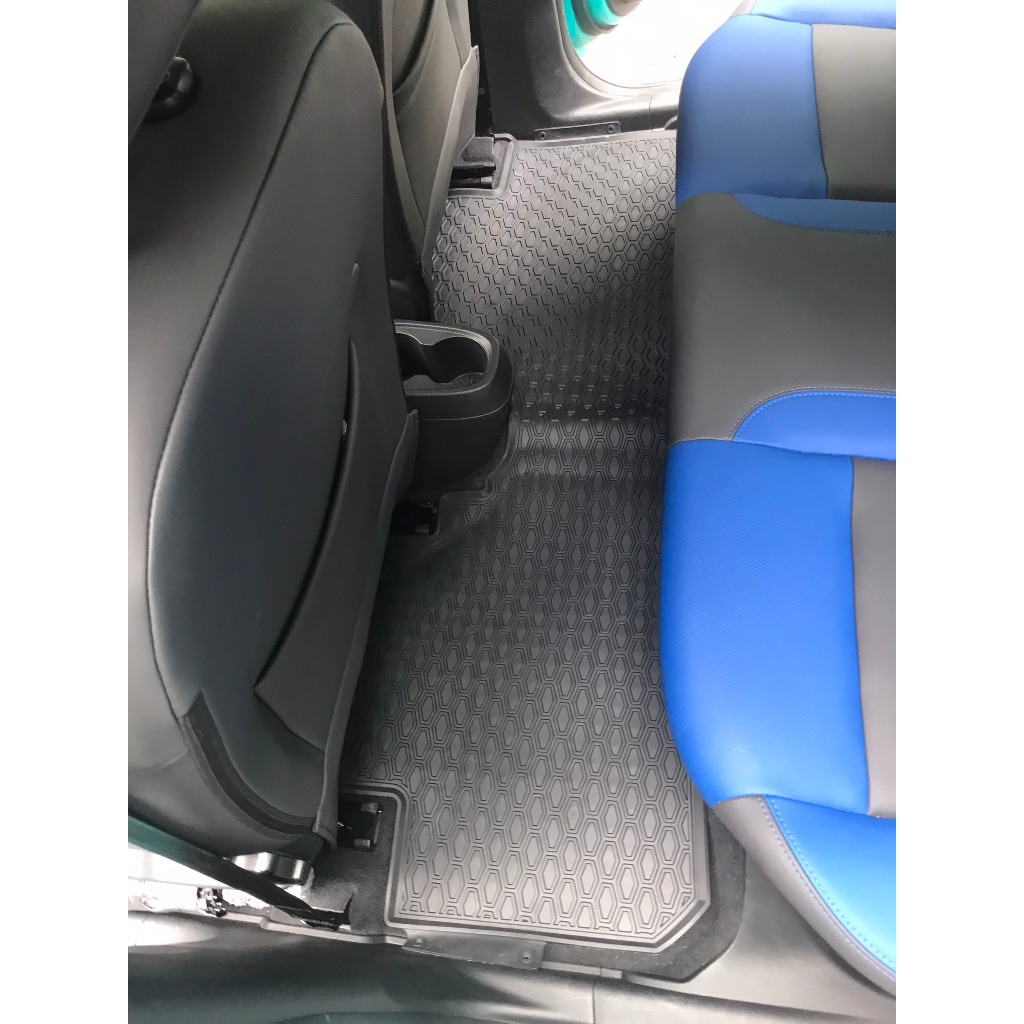 Thảm sàn cao su xe Vinfast VF5 2022 2023 2024 màu đen, cao su đúc ko mùi, giữ cho sàn xe luôn sạch sẽ