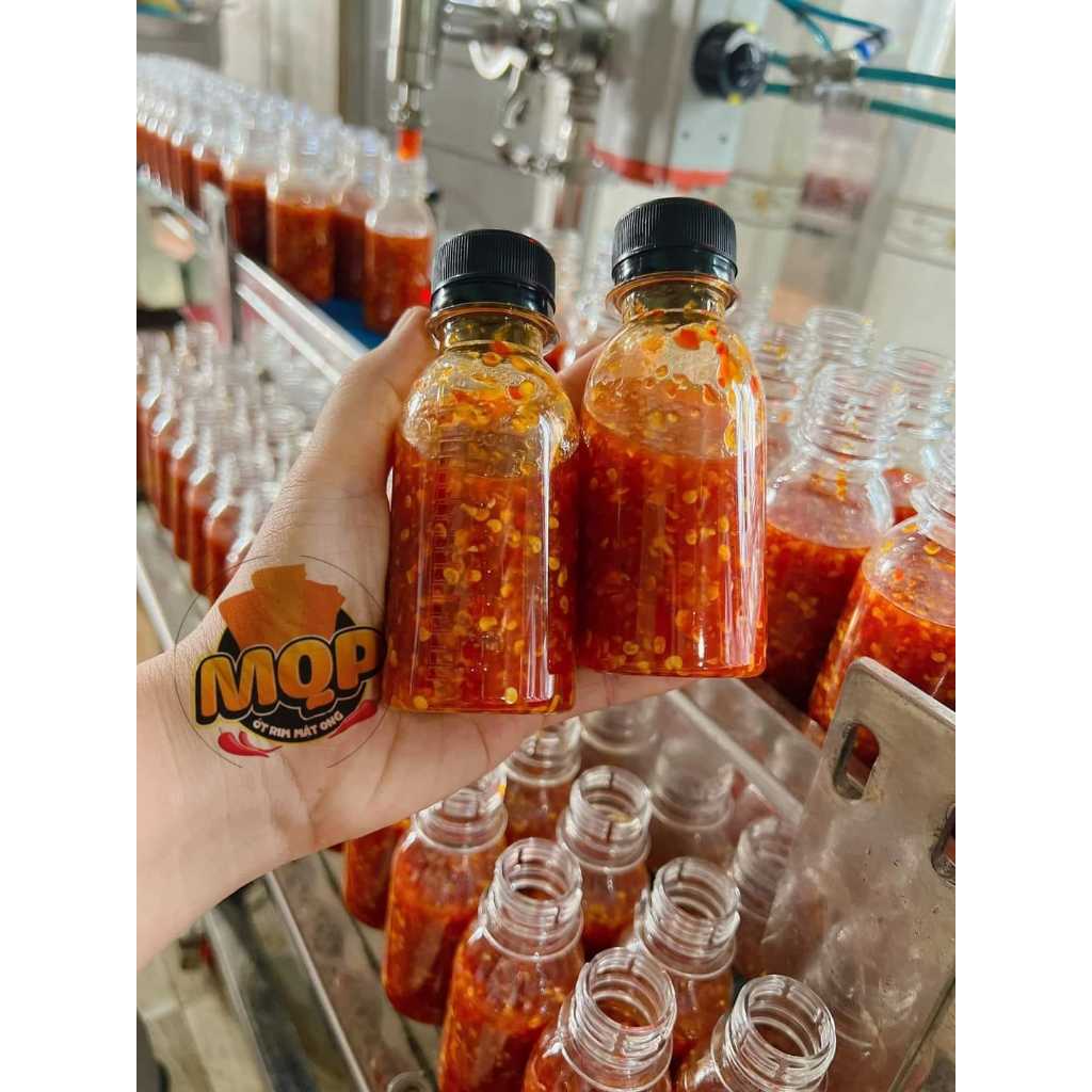 Sốt ớt  siêu cay ăn kèm bánh tráng và các món ăn khác