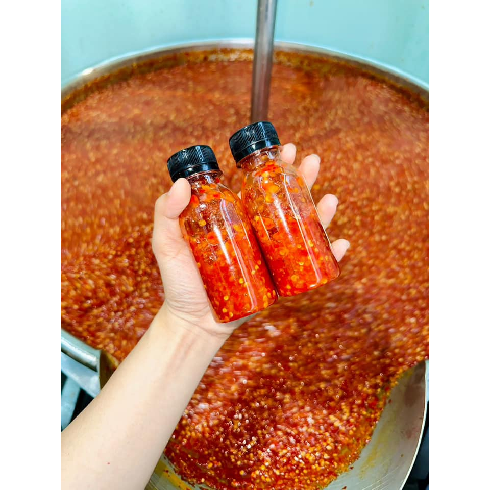 Sốt ớt  siêu cay ăn kèm bánh tráng và các món ăn khác