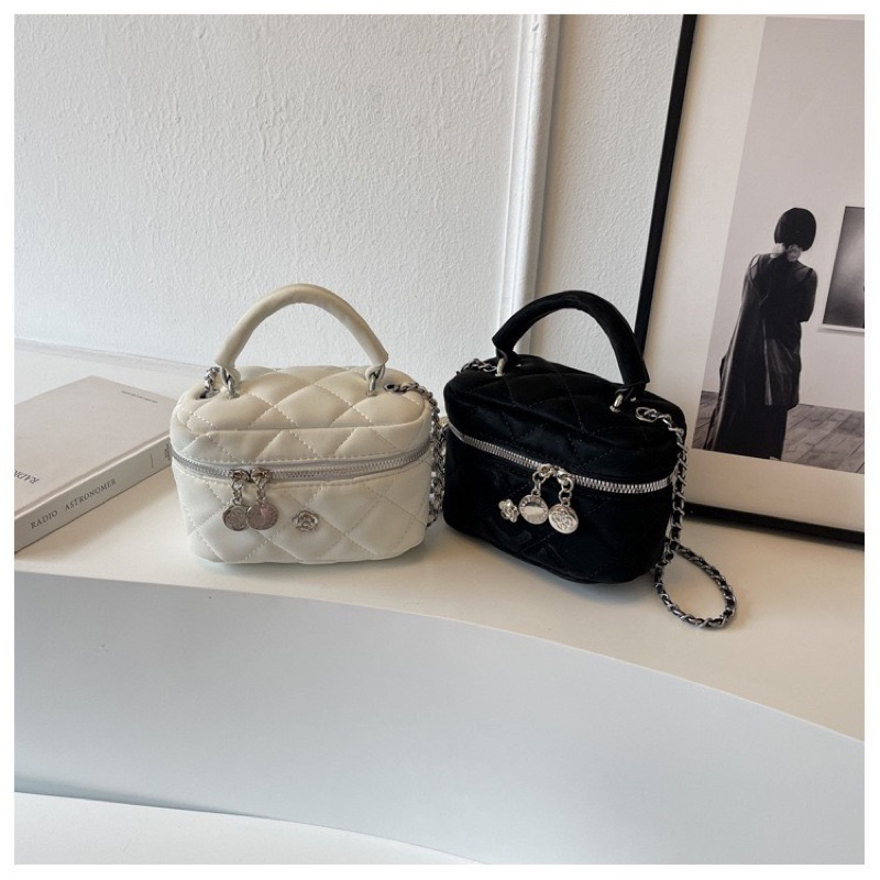 Túi đeo chéo vuông QC siêu dễ mang đồ