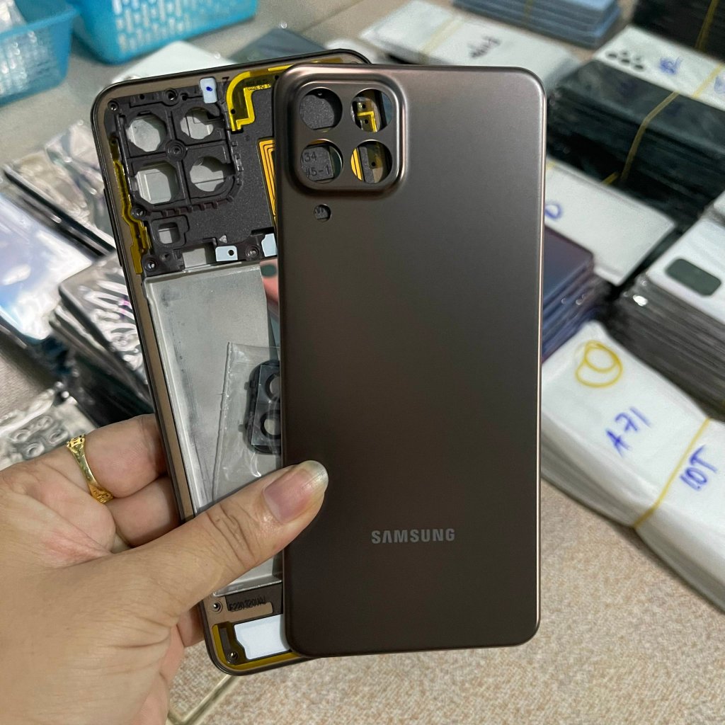 Bộ sườn vỏ samsung m33 zin có kính cam