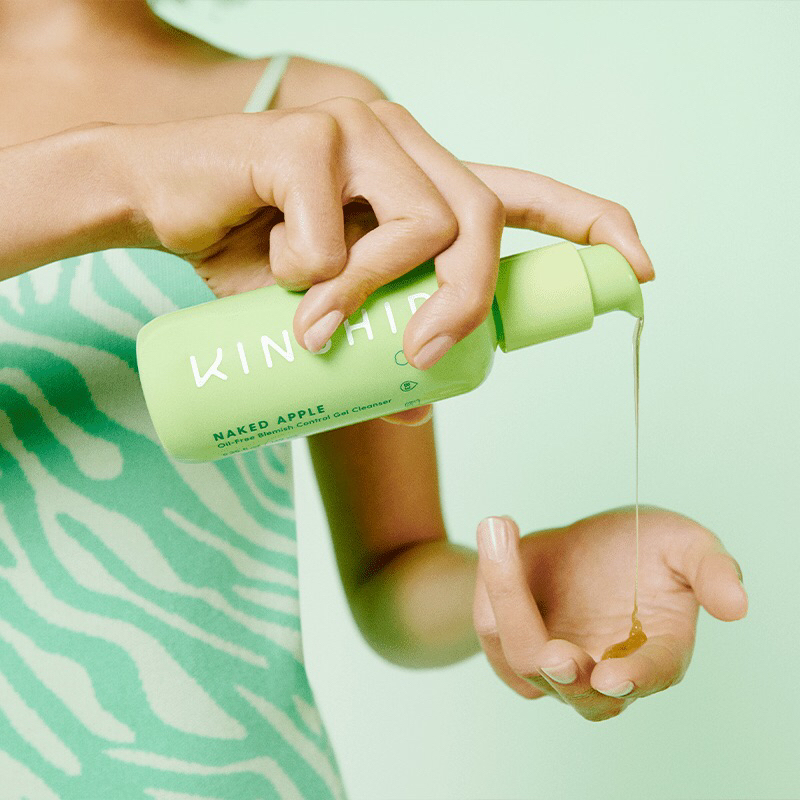 Sữa rửa mặt ngừa mụn và làm sạch lỗ chân lông Kinship Naked Apple Niacinamide Deep Pore Gel Cleanser