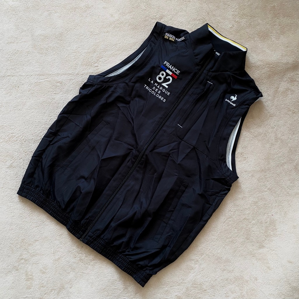 Áo khoác gió tay áo tháo rời form thể thao 3 màu đen - trắng - xám Le co.q chính hãng