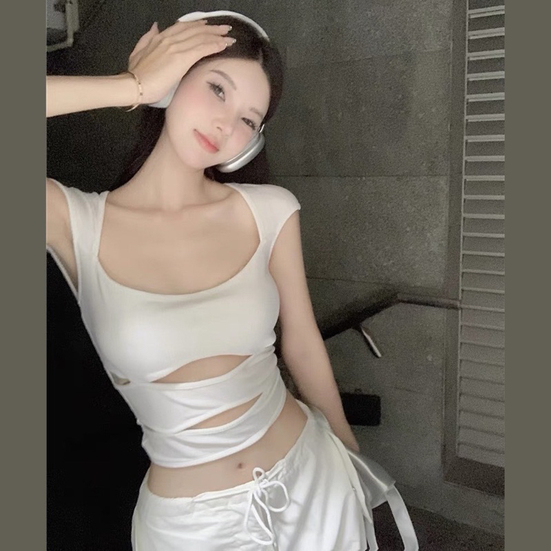 Áo cổ vuông Cut Out