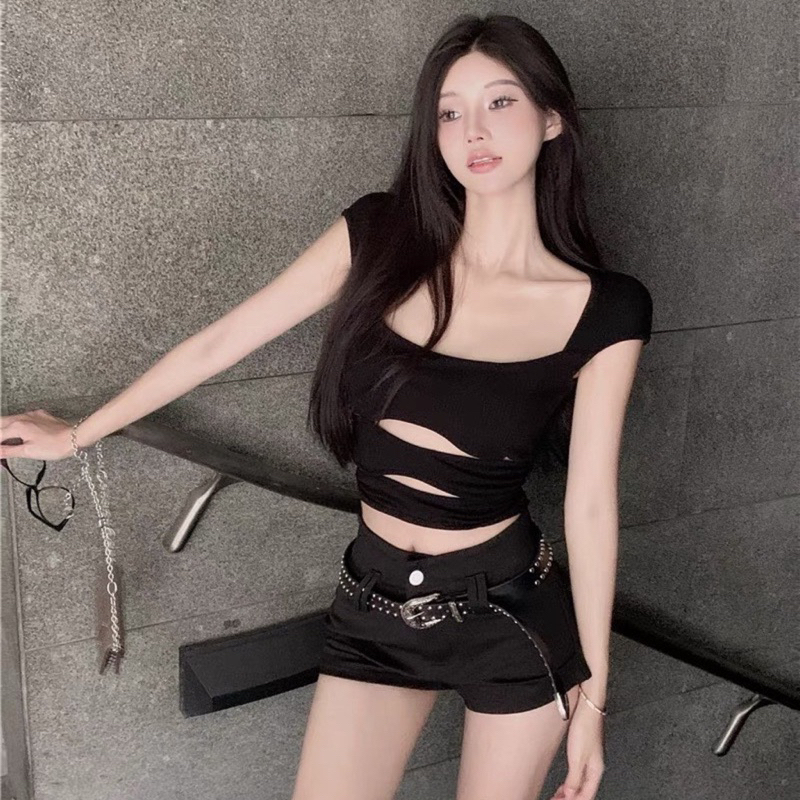 Áo cổ vuông Cut Out