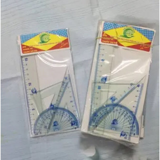 Bộ thước kẻ học sinh .