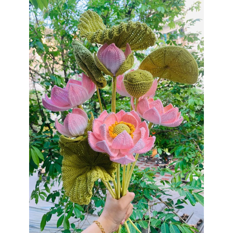 Sen làm bằng len thủ công