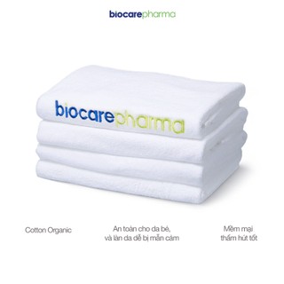 Khăn tắm lau người Biocarepharma chất liệu cotton cao cấp size 45 x 80 CM hút ẩm tốt, an toàn cho mọi loại da.