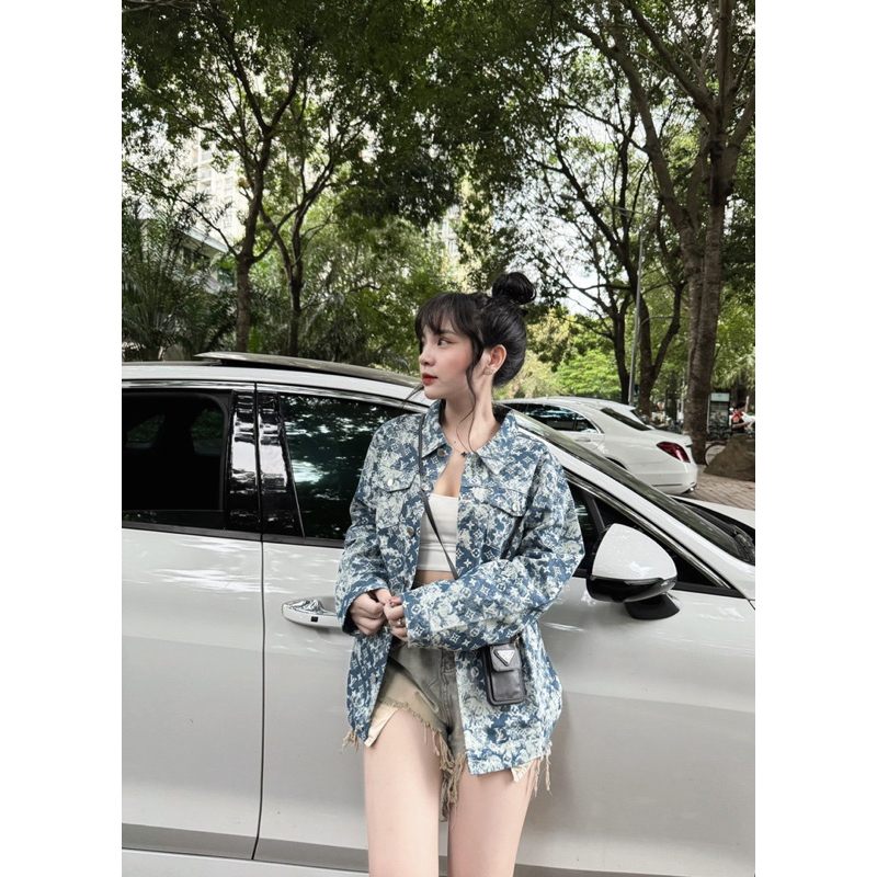 Áo Khoác bò full logo màu xanh có ảnh/video thật
