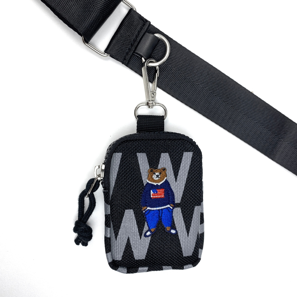 Túi đeo chéo nam nữ thêu gấu Who.au Steve mini form ngang 2 ngăn kèm túi tiddi sành điệu size 20