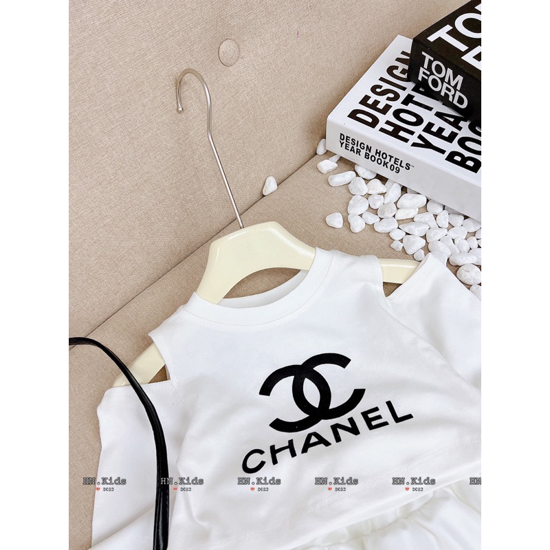 Set chân váy khoét vai Cha.nel cho bé gái