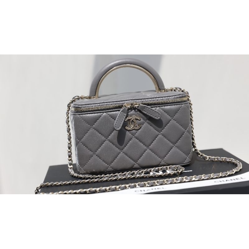 Túi xách nữ siêu siêu đẹp Vanity case quai kim loại mới nên trong có gương cực tiện