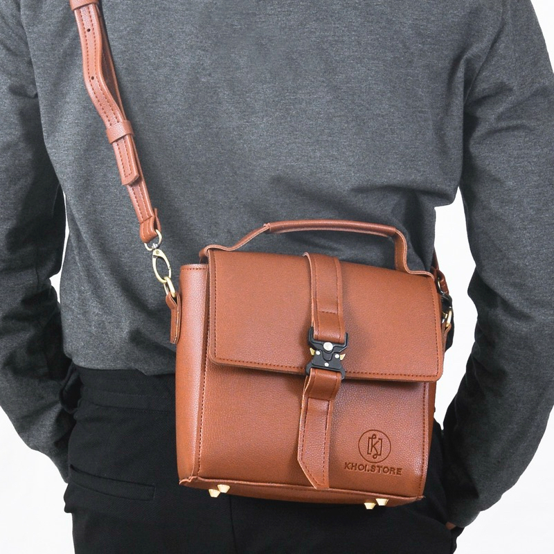 KHÔISTORE Túi da đeo chéo 𝐉𝐢𝐦𝐦𝐲 unisex nắp khóa tĩnh điện cao cấp size 20cm màu đen quai xách