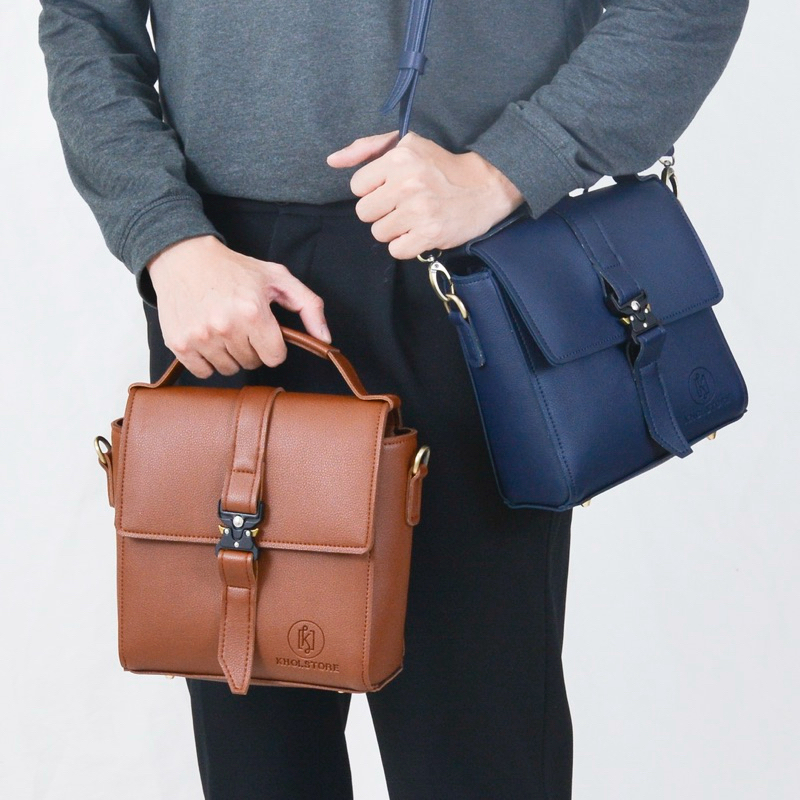 KHÔISTORE Túi da đeo chéo 𝐉𝐢𝐦𝐦𝐲 unisex nắp khóa tĩnh điện cao cấp size 20cm màu đen quai xách