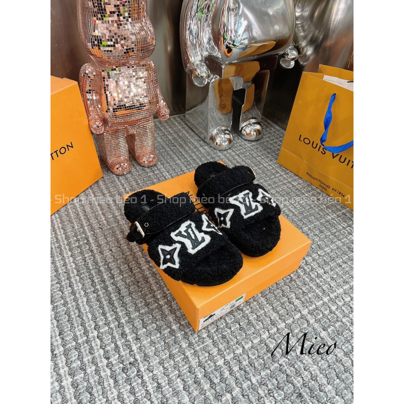 Dép lông lv hai quai ngang chữ thêu đáp xù fullbox