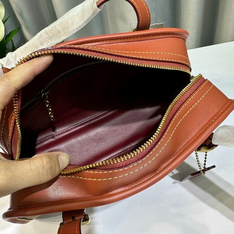 ✨✨SWING ZIP IN SIGNATURE CANVAS✨✨ CM580🌟Dáng túi coach kẹp nách đơn giản nhưng không kém phần sang trọng