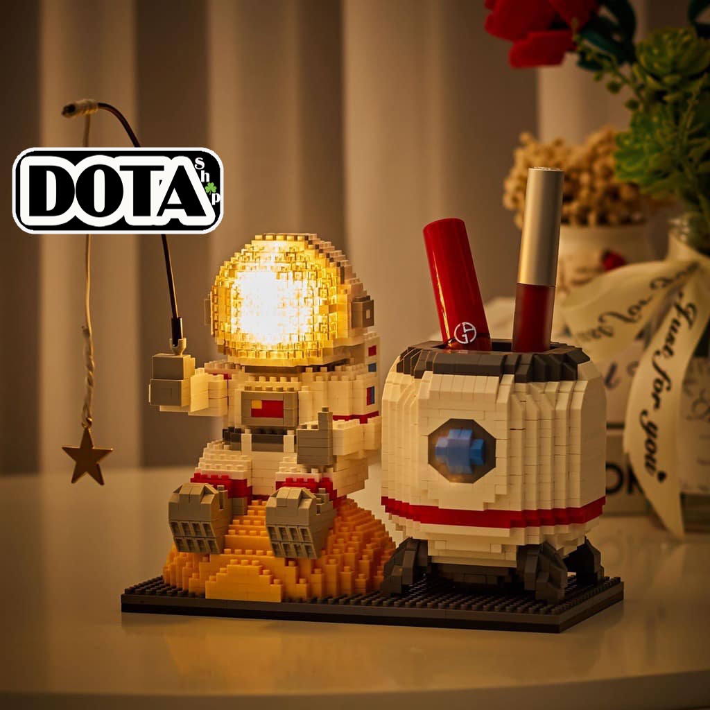 Mô Hình Đồ Chơi Lắp Ráp Hộp Bút Phi Hành Gia Phát Sáng 3D Dùng Làm Vật Trang Trí & Đựng Văn Phòng Phẩm