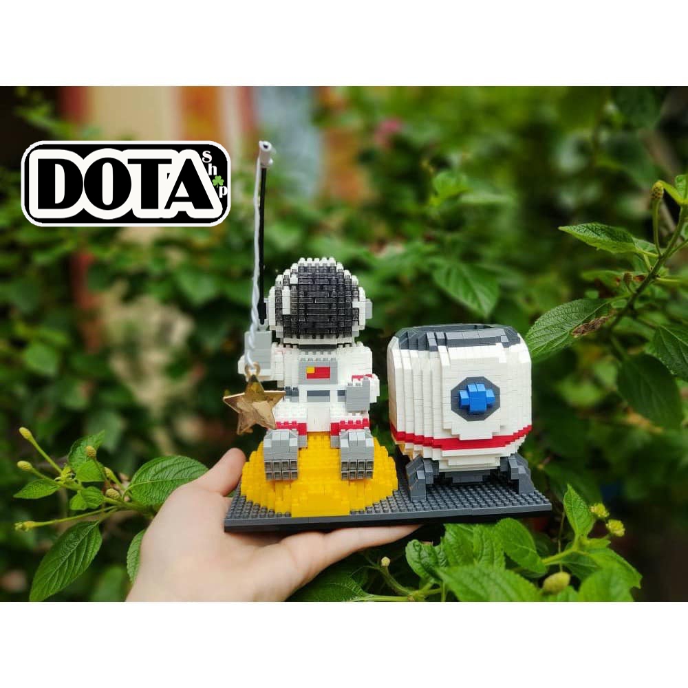 Mô Hình Đồ Chơi Lắp Ráp Hộp Bút Phi Hành Gia Phát Sáng 3D Dùng Làm Vật Trang Trí & Đựng Văn Phòng Phẩm