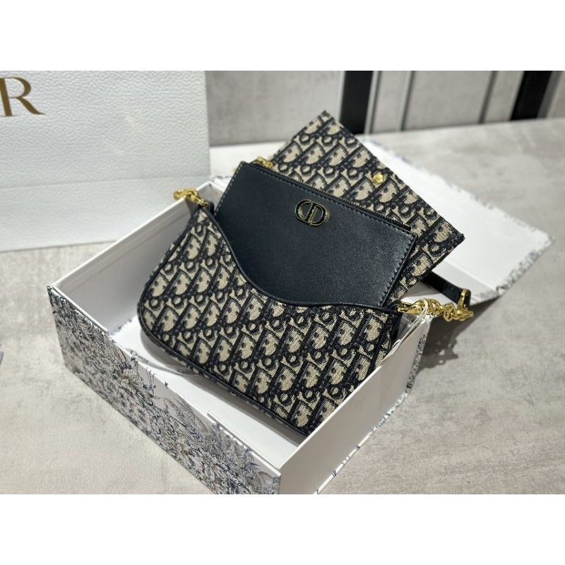 Túi xách nữ siêu xinh Motaigne chất vải CD thêu đặc trưng D.I sz21cm kèm hộp nam châm