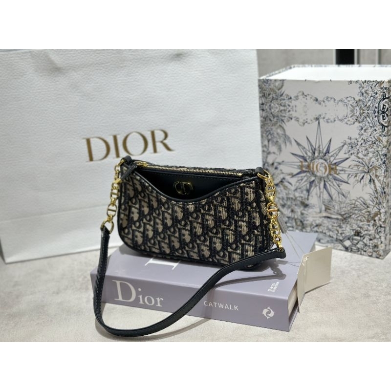 Túi xách nữ siêu xinh Motaigne chất vải CD thêu đặc trưng D.I sz21cm kèm hộp nam châm