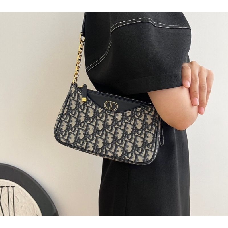 Túi xách nữ siêu xinh Motaigne chất vải CD thêu đặc trưng D.I sz21cm kèm hộp nam châm