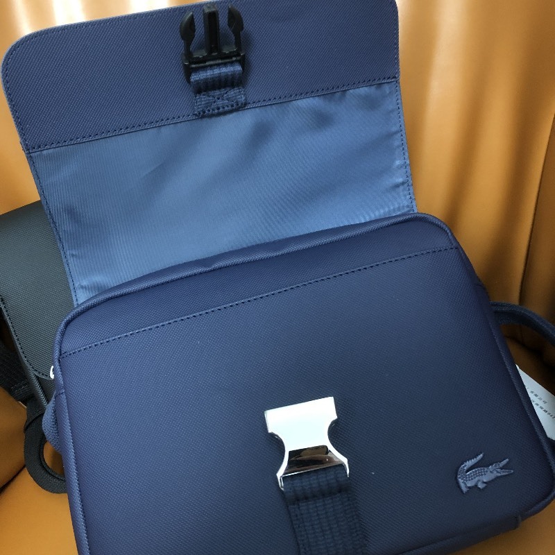 Túi đeo chéo lacoste mẫu mới nhất 2024