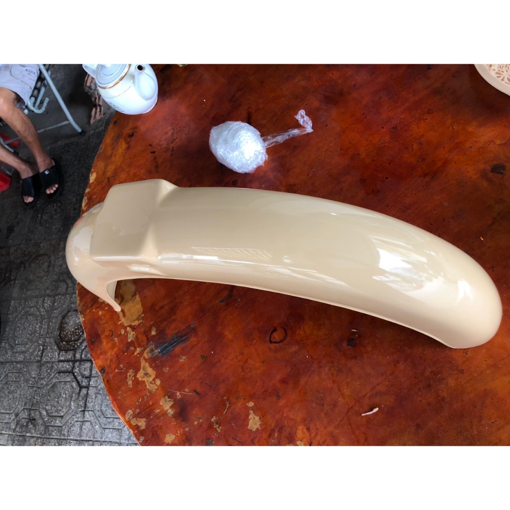 Dè sau màu vàng hột gà cho xe honda 67 bằng chất liệu Composite