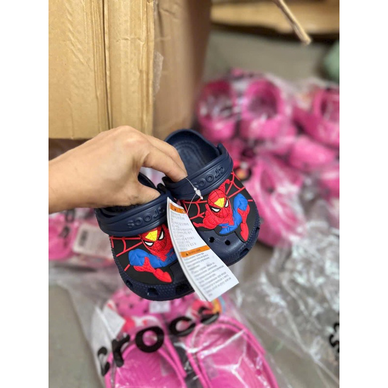 Sục Bé Trai Gắn Stick Croc